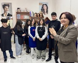 Formation de coiffure au CEPFA de Yerevan pour ces 6 jeunes réfugiés du Haut (…)