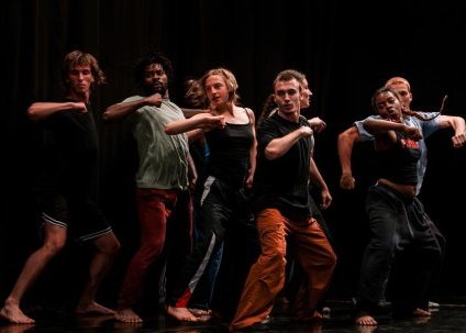 Balkis Moutashar - Nous n'arrivons pas les mains vides