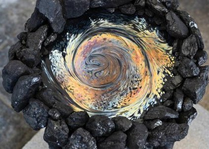 De la terre jaillit la lumière.