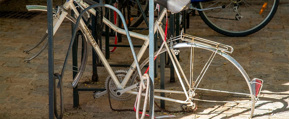 Les bicyclettes et accessoires hors d'usage, retirés du domaine public