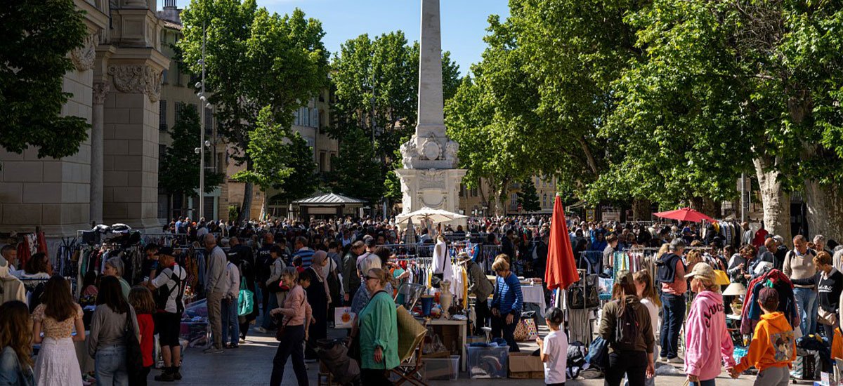 Inscription au vide-greniers - Places Comtales