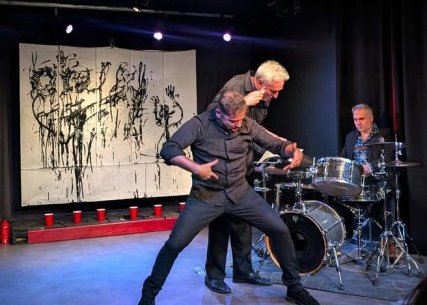 Performance artistique : Maudit soit la Guerre