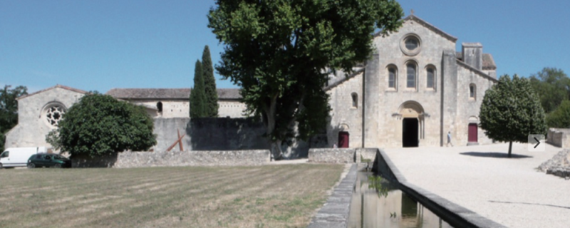 La construction d'une abbaye cistercienne.