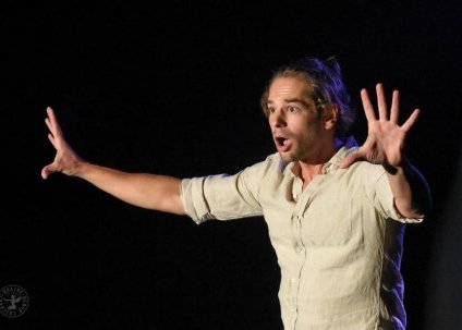 Tibo Buat dans "Eldorado"