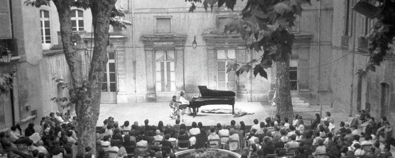 De l'œil à l'objectif - Atelier prise de vue en ville + Visite guidée de l'exposition Musique en Aix - Hôtel de Boadès
