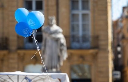 Opération ballon bleu sur le Cours Mirabeau