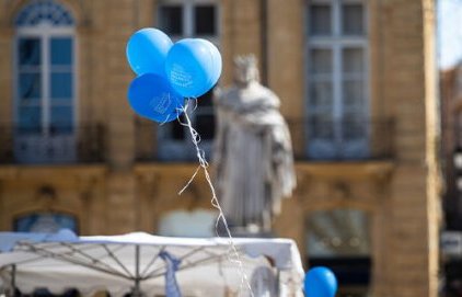 Opération ballon bleu sur le Cours Mirabeau