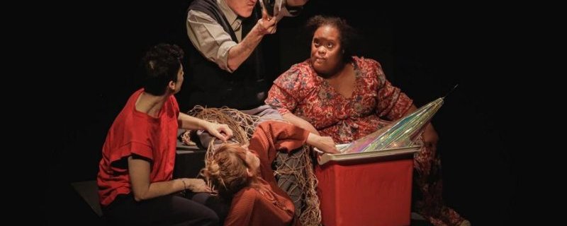 Théâtre - Loin dans la mer